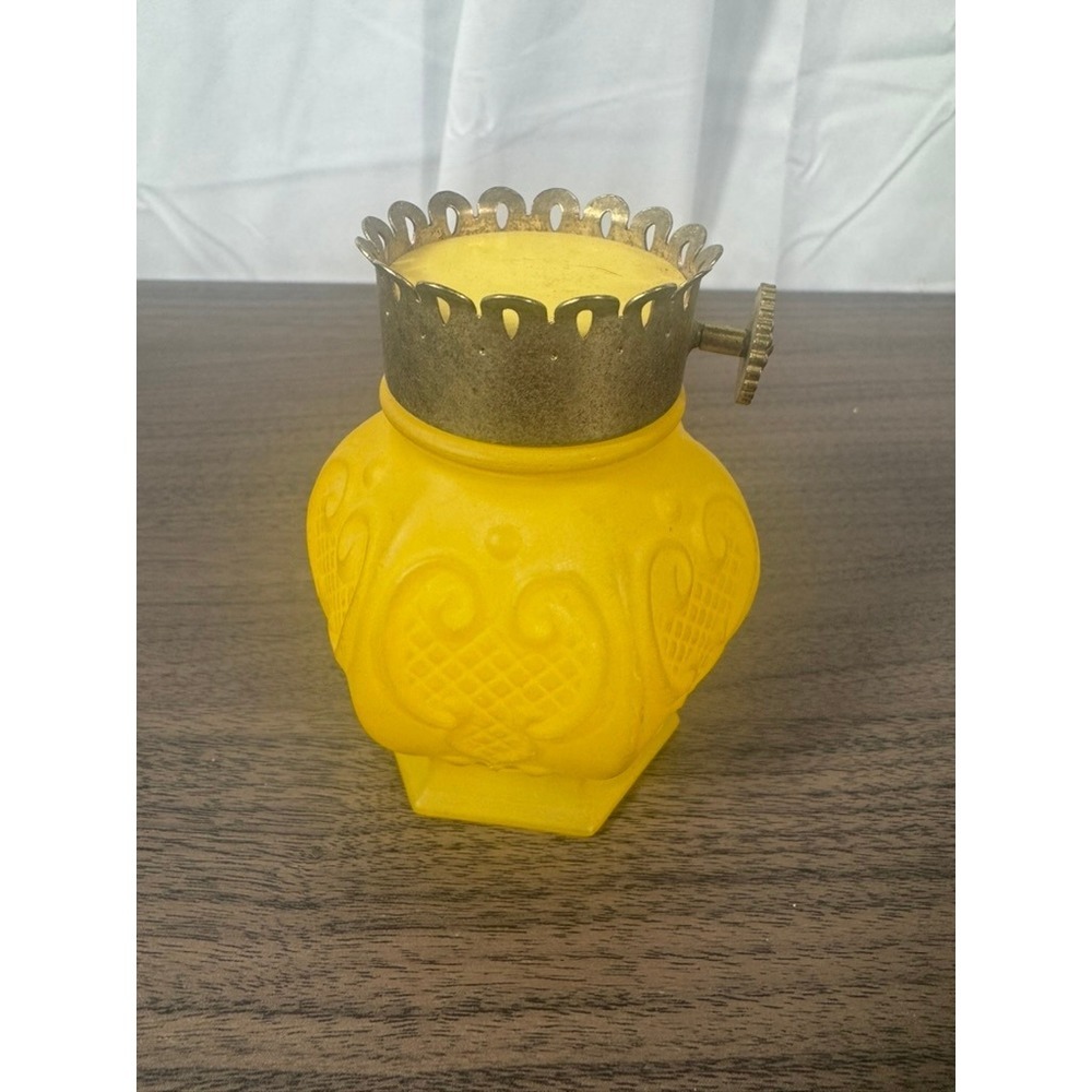 Vintage Avon Owl Talc Lamp Yellow Glass Regency Perfumed‎ Talc 2.5 oz